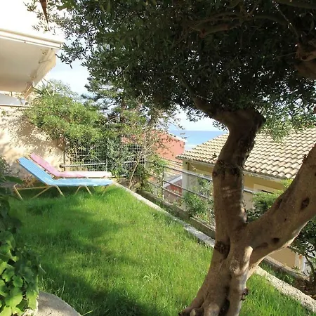 Two Floor Maisonette 61 *